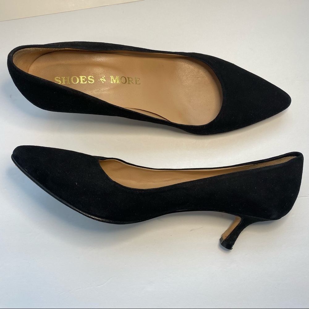 Shoes N' More || Black Suede Leather Kitten Heel Pumps; Size 40